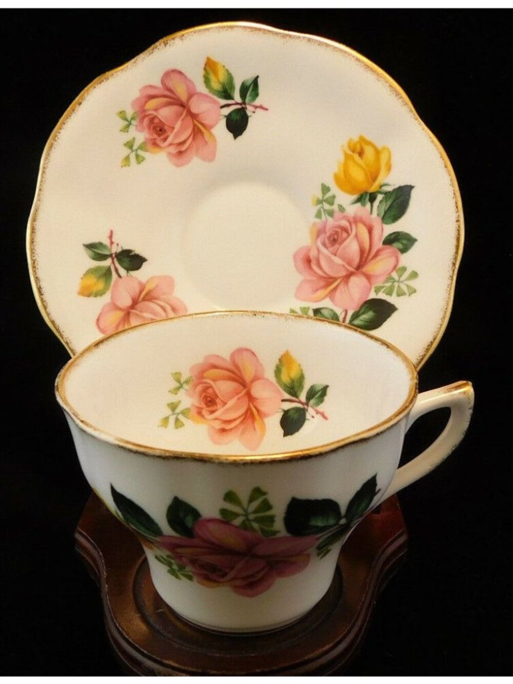 Rosina Pink Roses 5492 Bone China Teacup Saucer Set England Floral Gold Trim